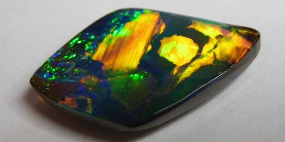 Boulder-opal-gem